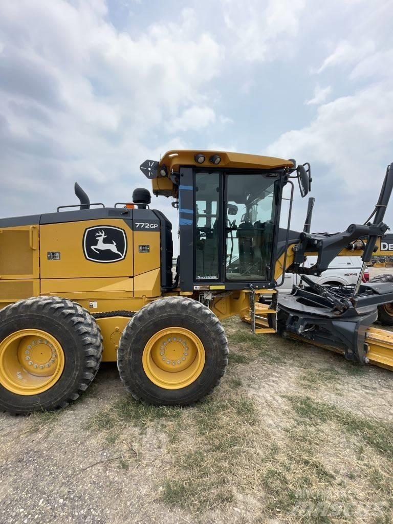 John Deere 772 GP معدات تمهيد الطرق