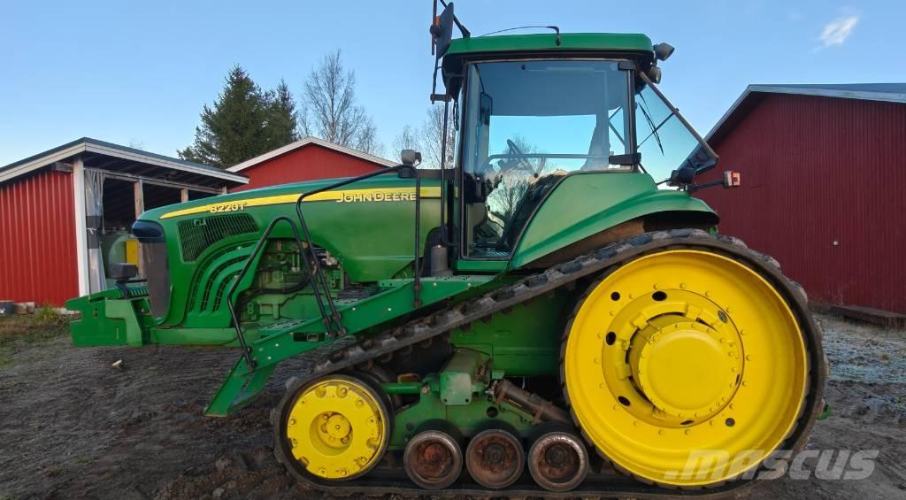 John Deere 8220 T الجرارات