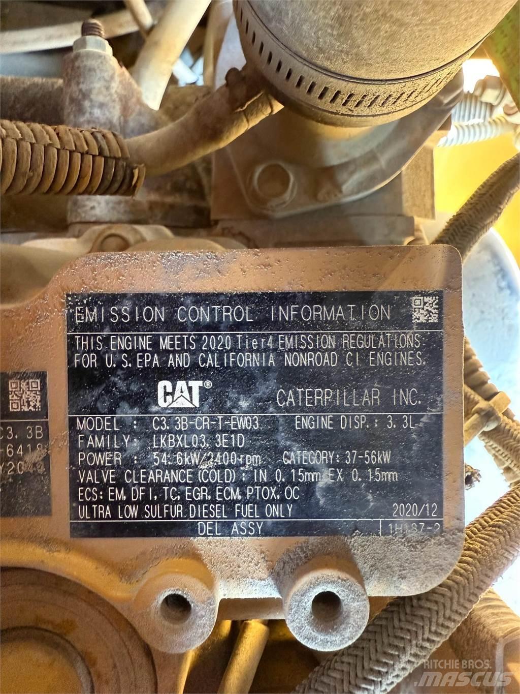 CAT 906M لوادر بعجل
