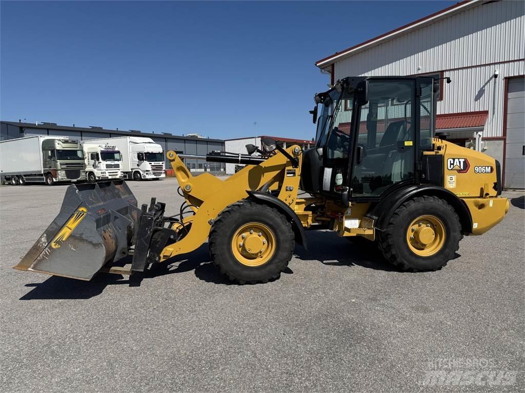 CAT 906M لوادر بعجل