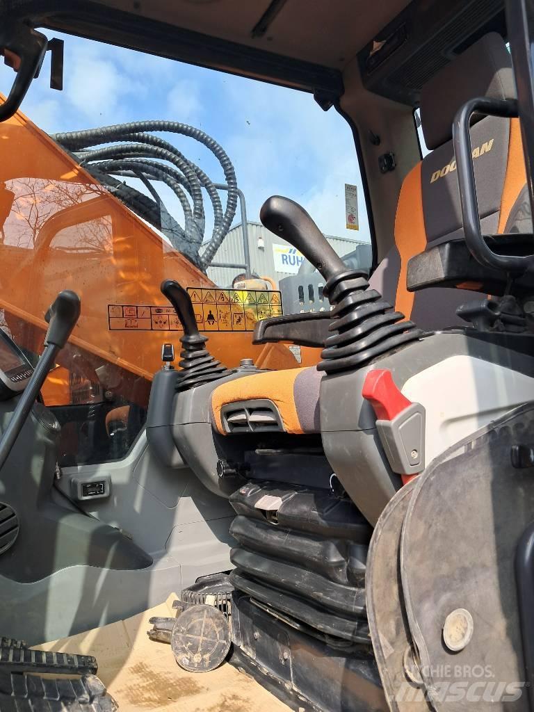 Doosan DX 235 LCR-5 حفارات زحافة