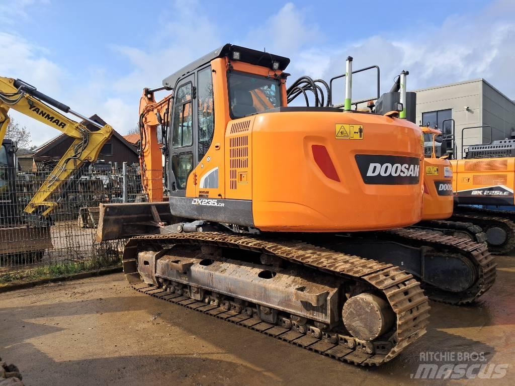Doosan DX 235 LCR-5 حفارات زحافة