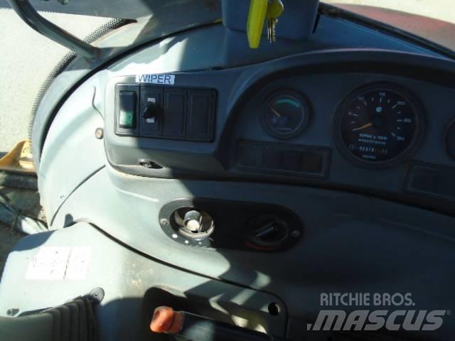New Holland 575 E لوادر ذات جرافات عكسية