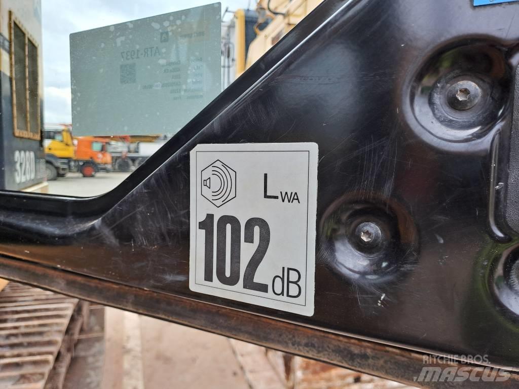 CAT 328 D LCR حفارات زحافة