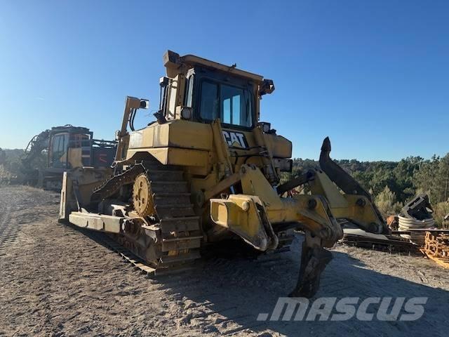 CAT D 6 T XL بلدوزرات مجنزرة