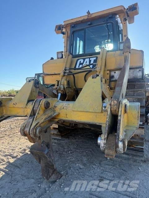 CAT D 6 T XL بلدوزرات مجنزرة