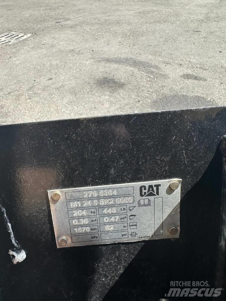 CAT 226D3 لوادر انزلاقية التوجيه