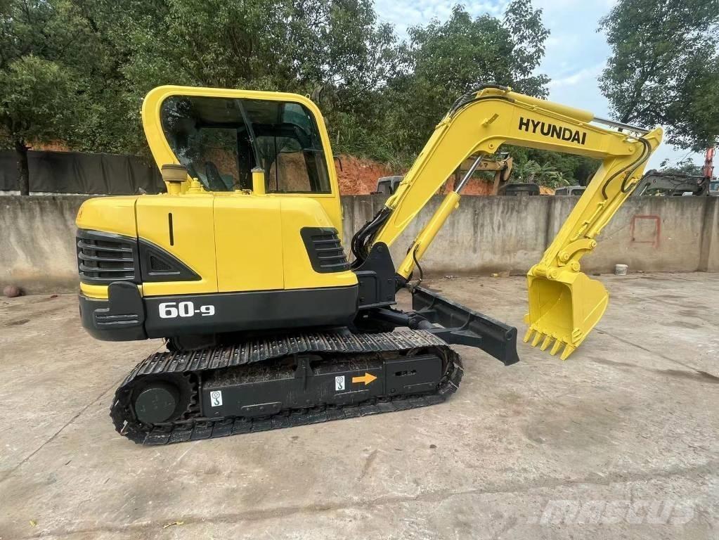 Hyundai R60-9 حفارات زحافة