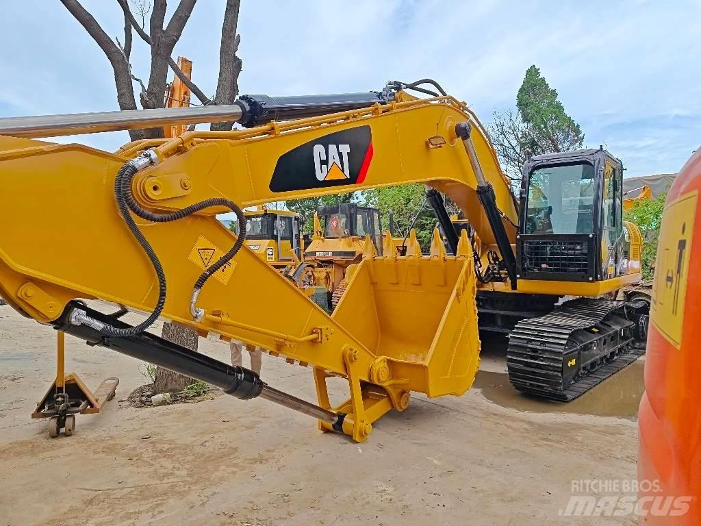 CAT 330D 2L حفارات زحافة