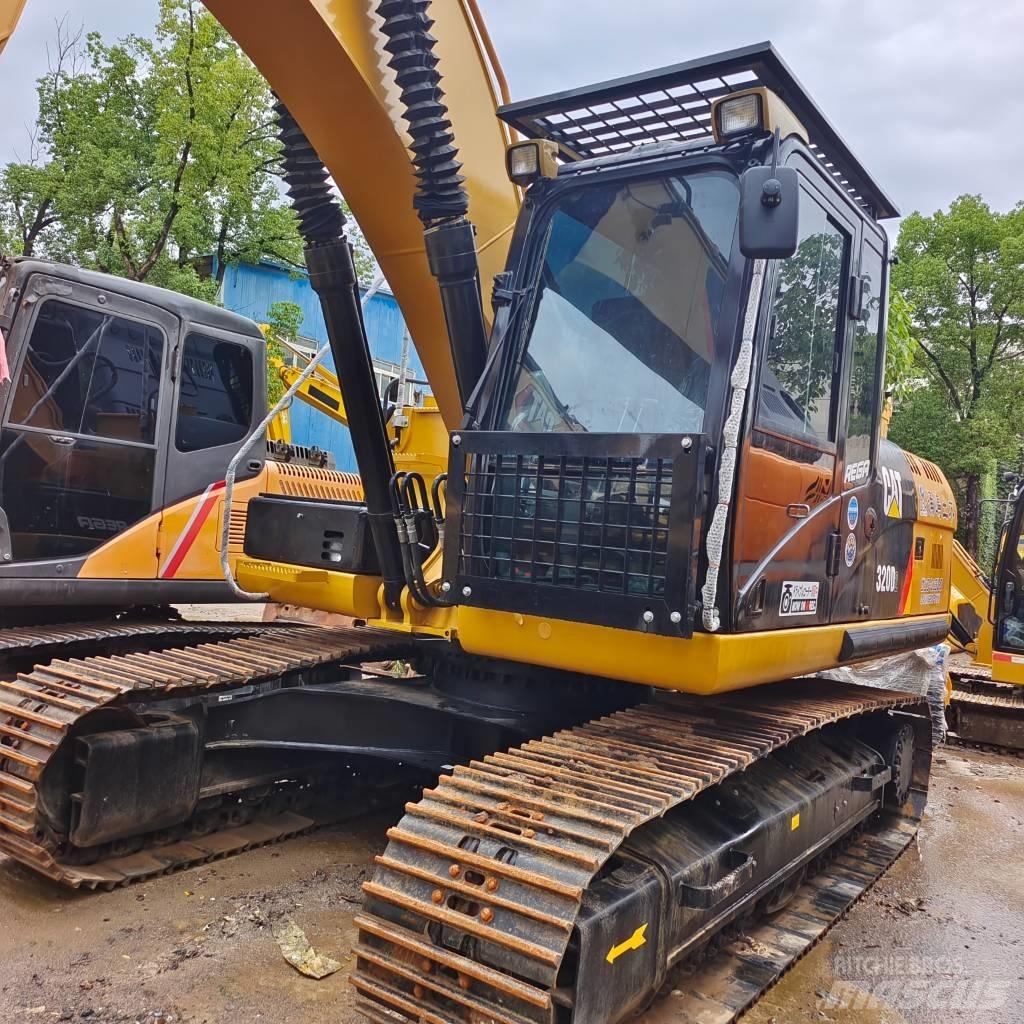 CAT 320D2 حفارات زحافة
