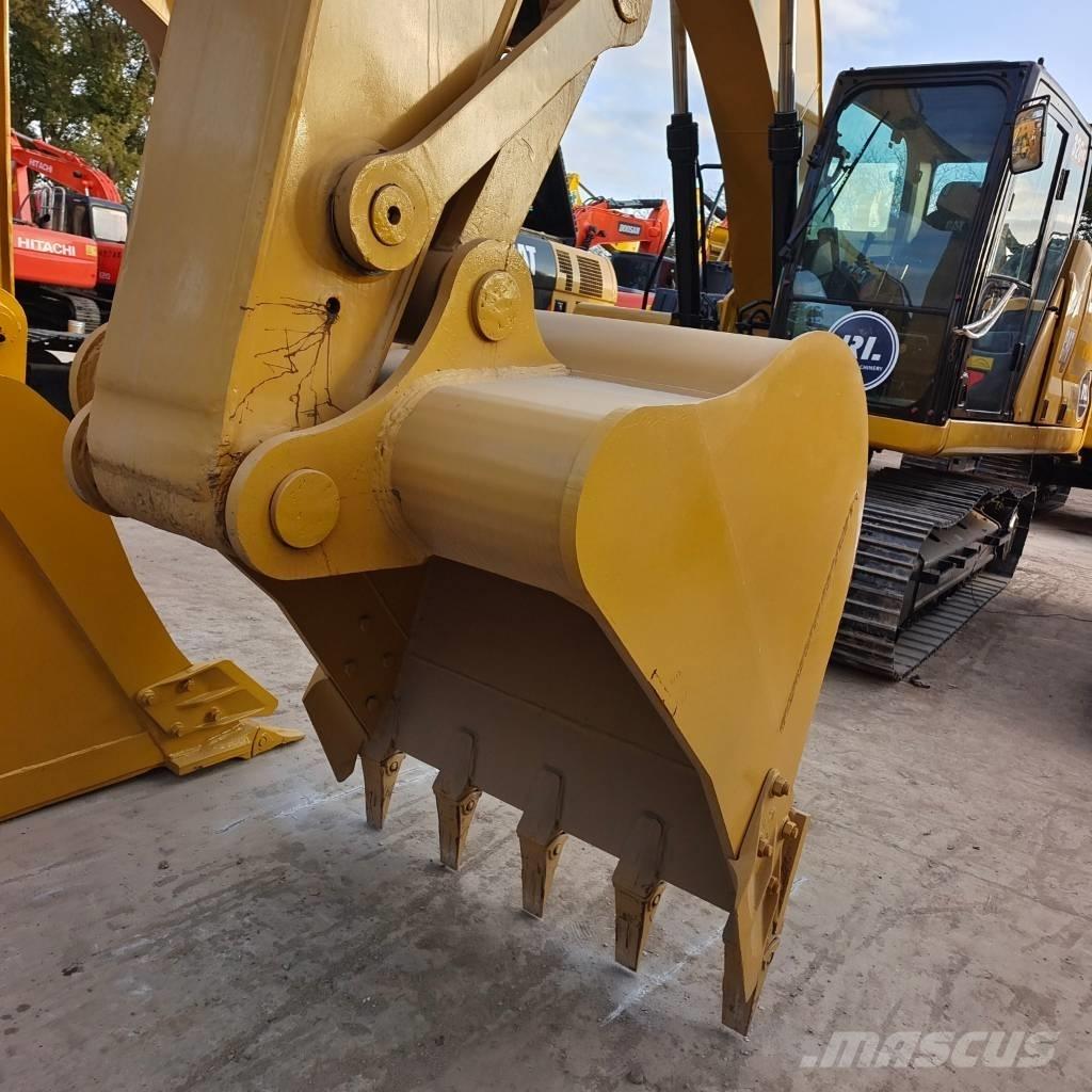 CAT 320 D L حفارات زحافة