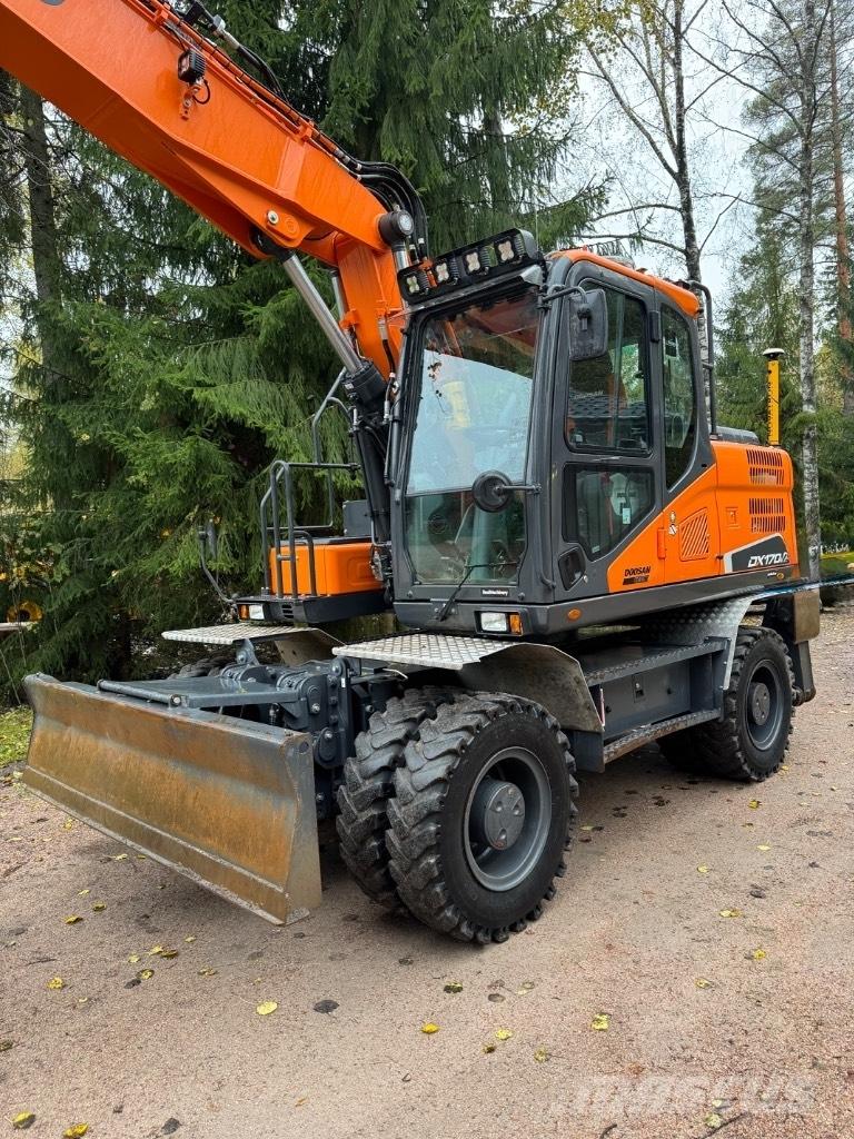 Doosan DX 170 W-5 حفارات بعجل