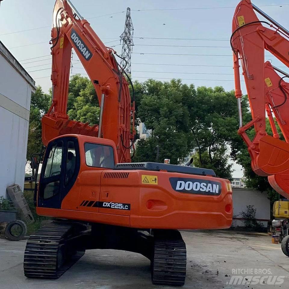 Doosan DX 225 حفارات زحافة