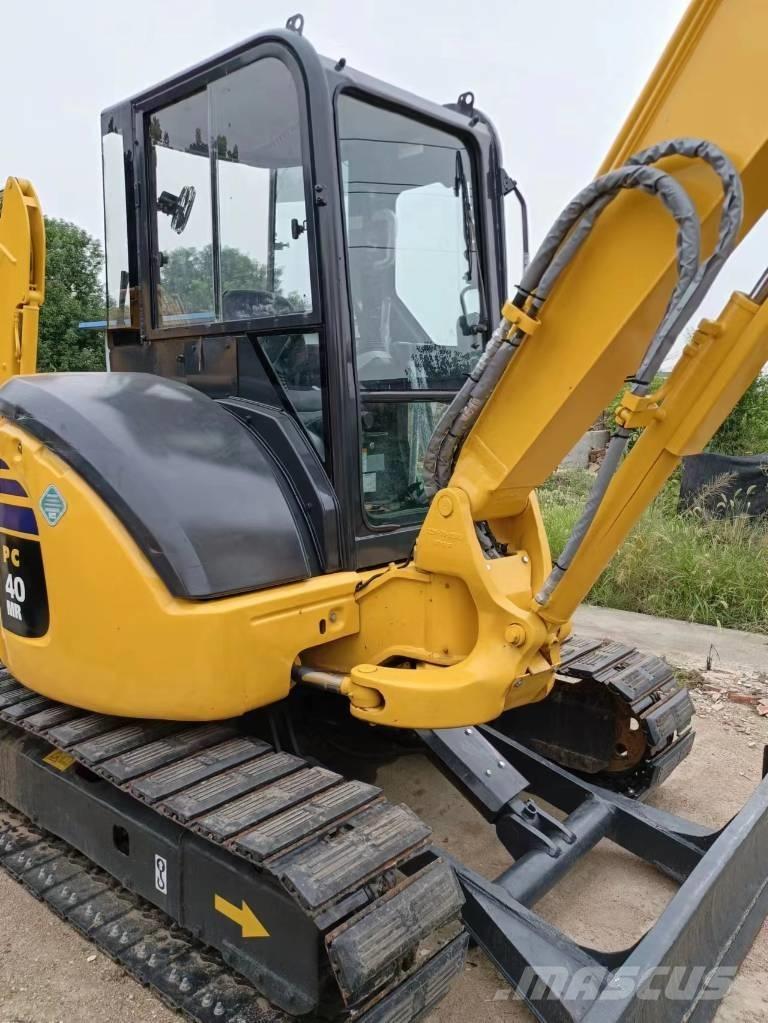 Komatsu PC 55 MR حفارات زحافة