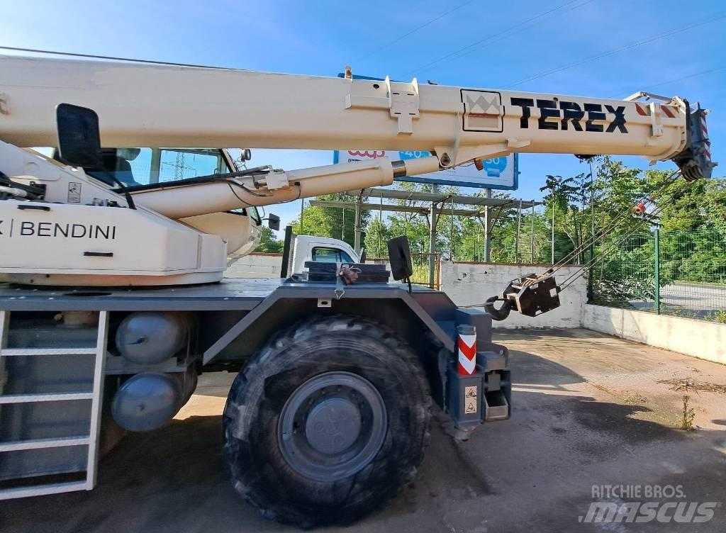 Terex RC45 رافعات الطرق الوعرة