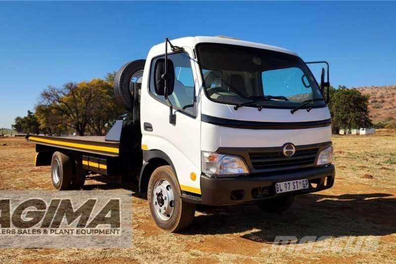 Hino 300 Roll Back شاحنات أخرى
