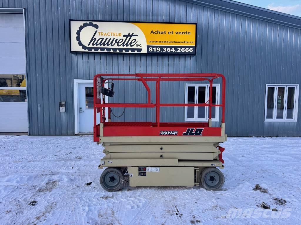 JLG 2032 E 2 رافعات مقصية الشكل