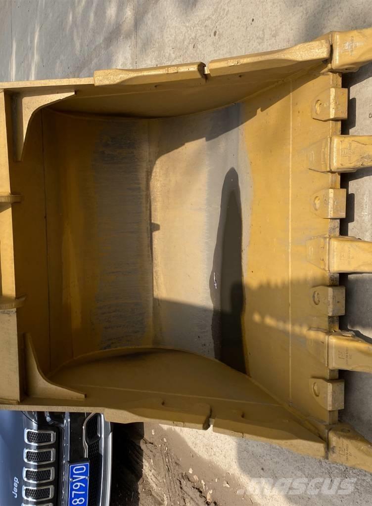 CAT 336 D حفارات زحافة