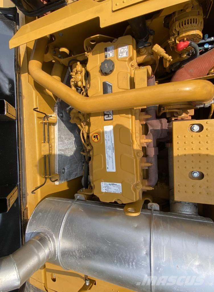 CAT 336 D حفارات زحافة