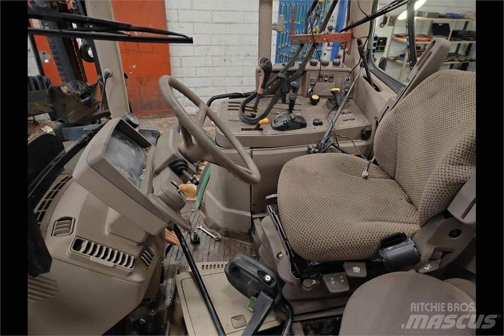 John Deere 6830 الجرارات