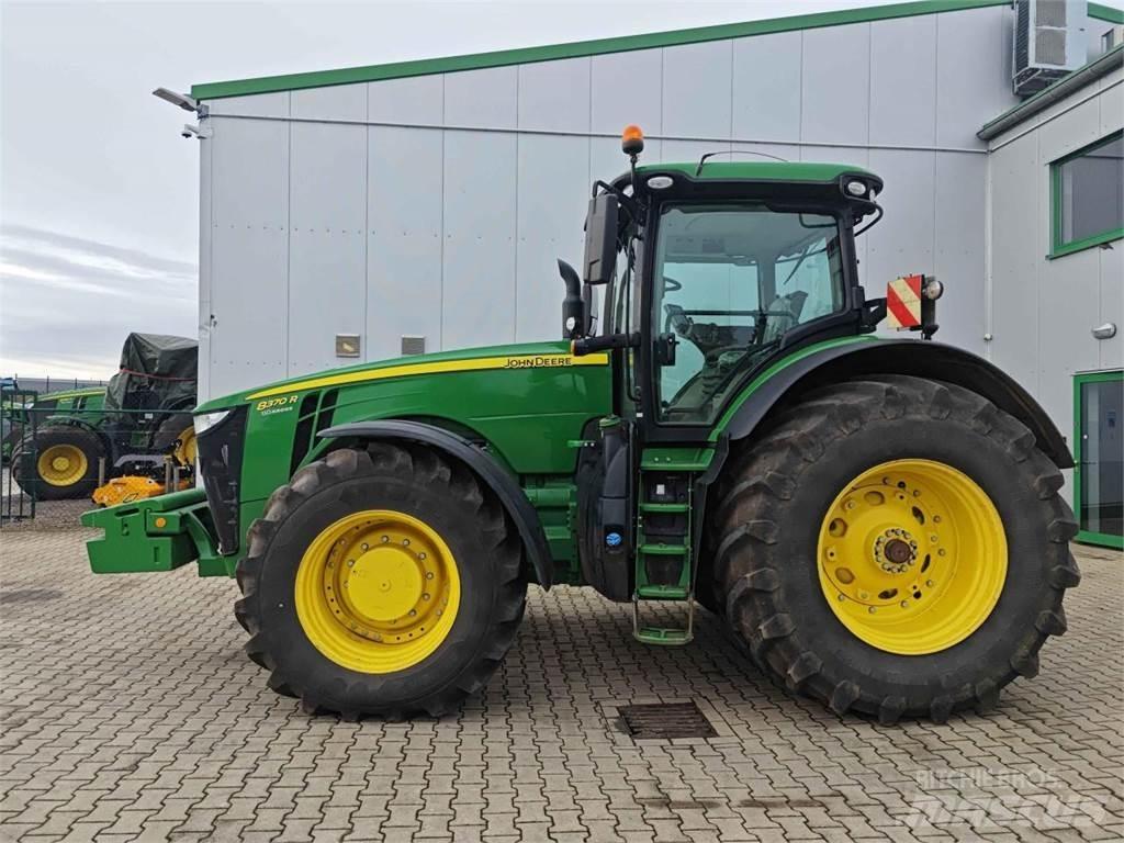 John Deere 8370R الجرارات