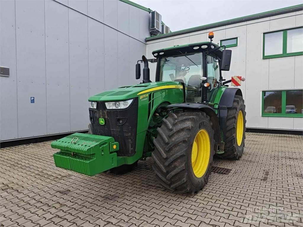John Deere 8370R الجرارات
