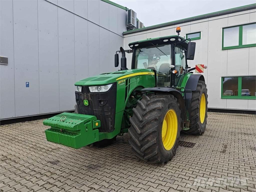 John Deere 8370R الجرارات