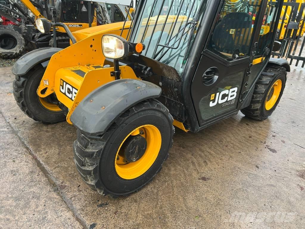 JCB 525-60 مناولات متداخلة