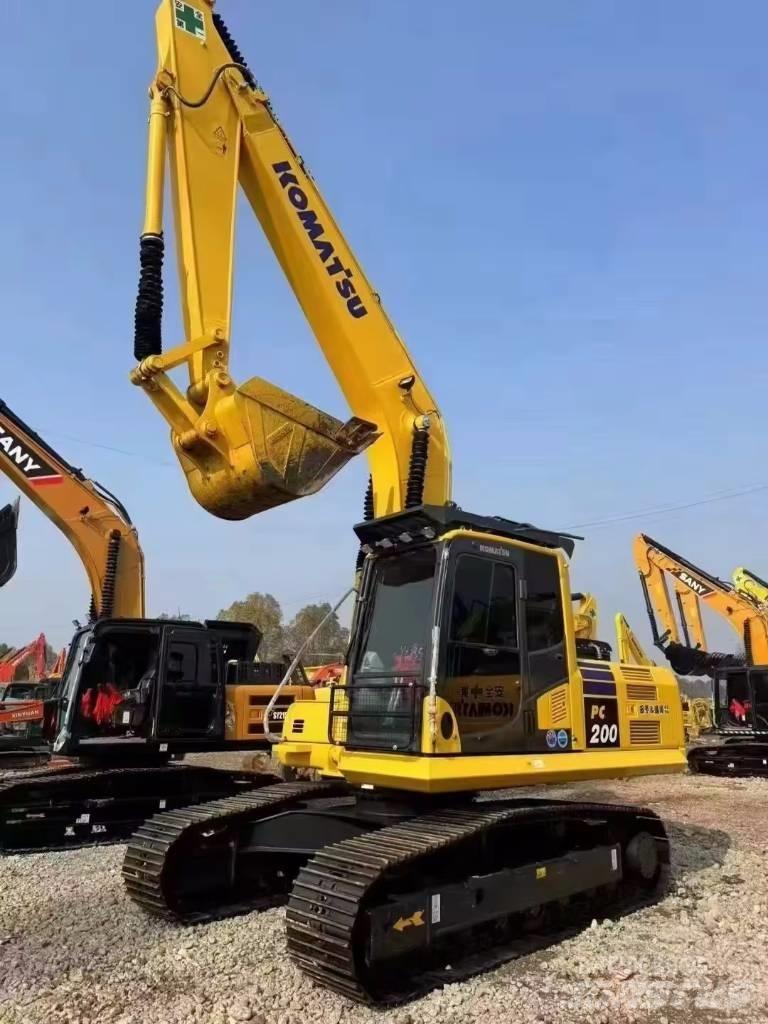 Komatsu PC 200 حفارات زحافة