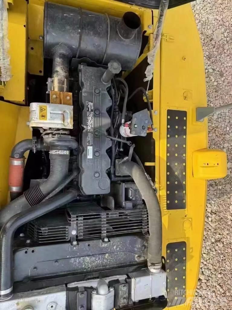 Komatsu PC 200 حفارات زحافة