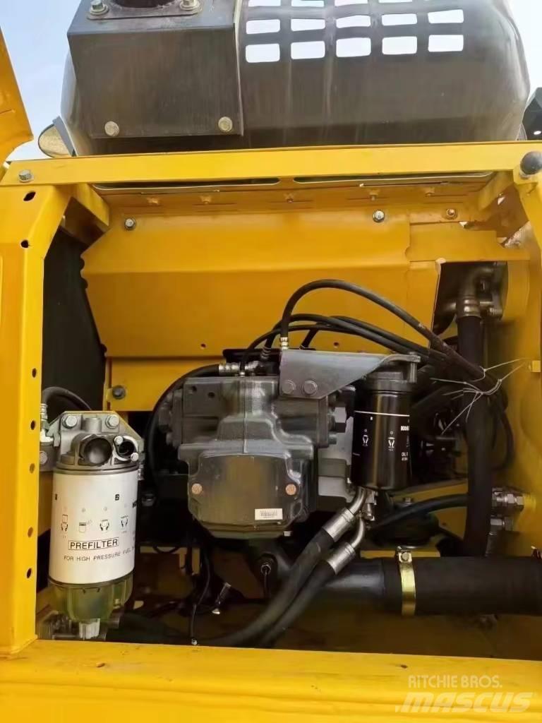 Komatsu PC 200 حفارات زحافة