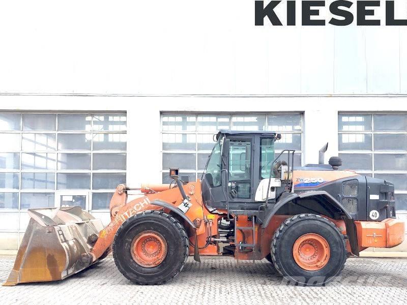 Hitachi ZW 250-6 لوادر بعجل