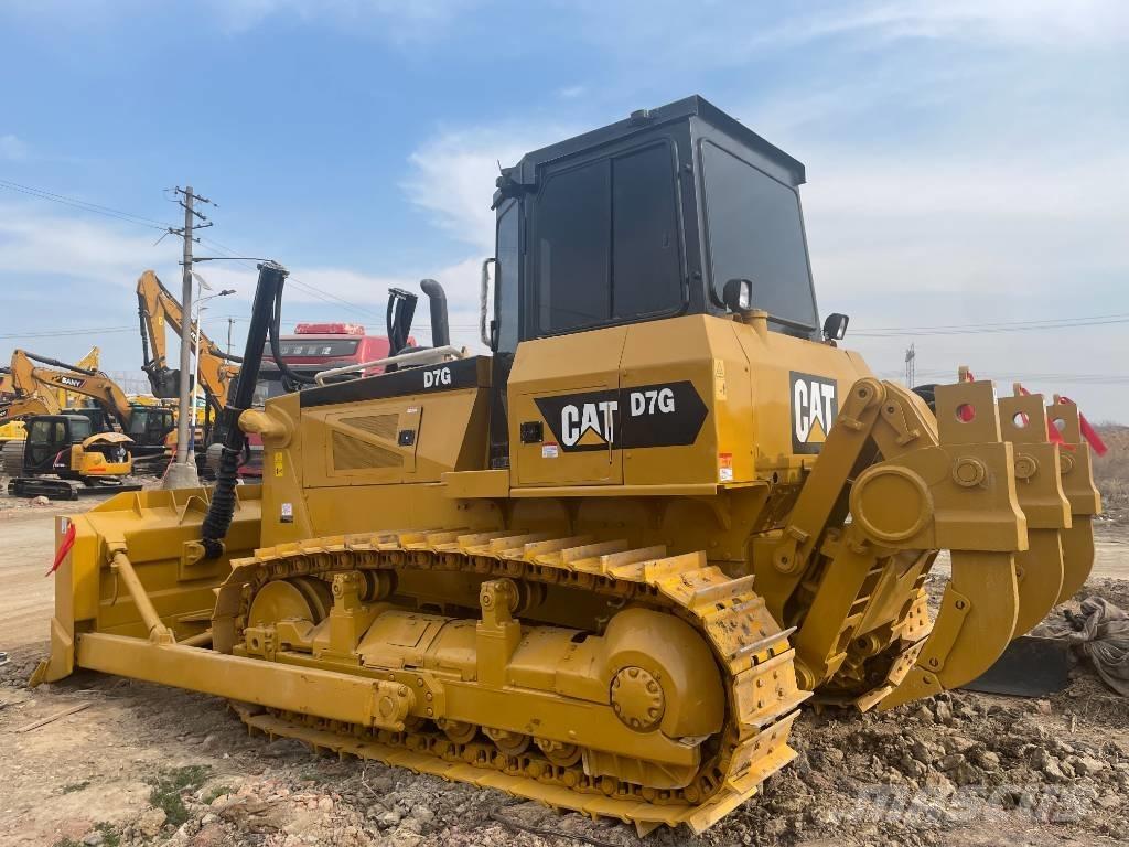 CAT D 7 G بلدوزرات مجنزرة