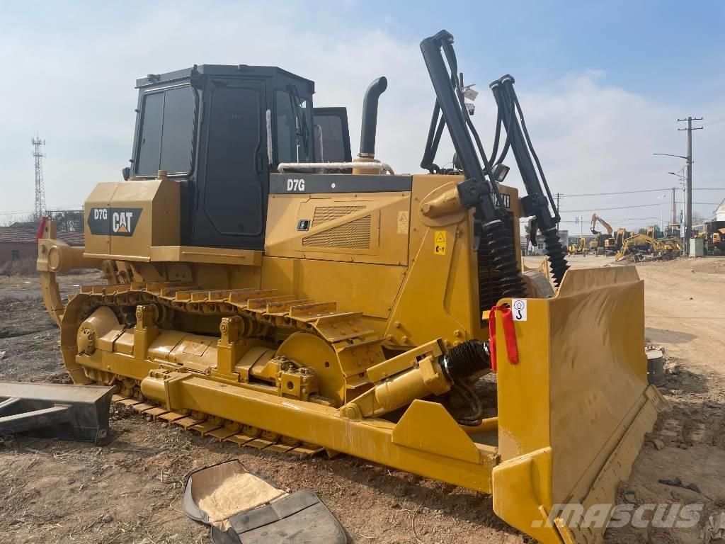 CAT D 7 G بلدوزرات مجنزرة
