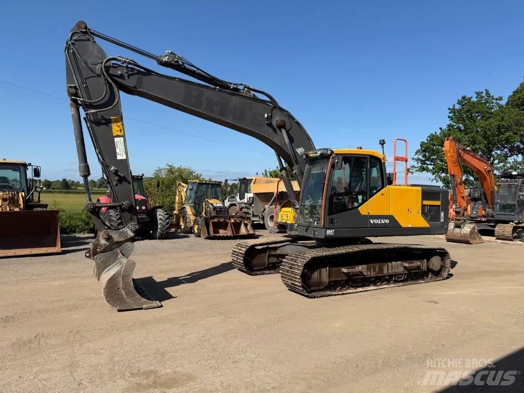 Volvo EC 220 E حفارات زحافة