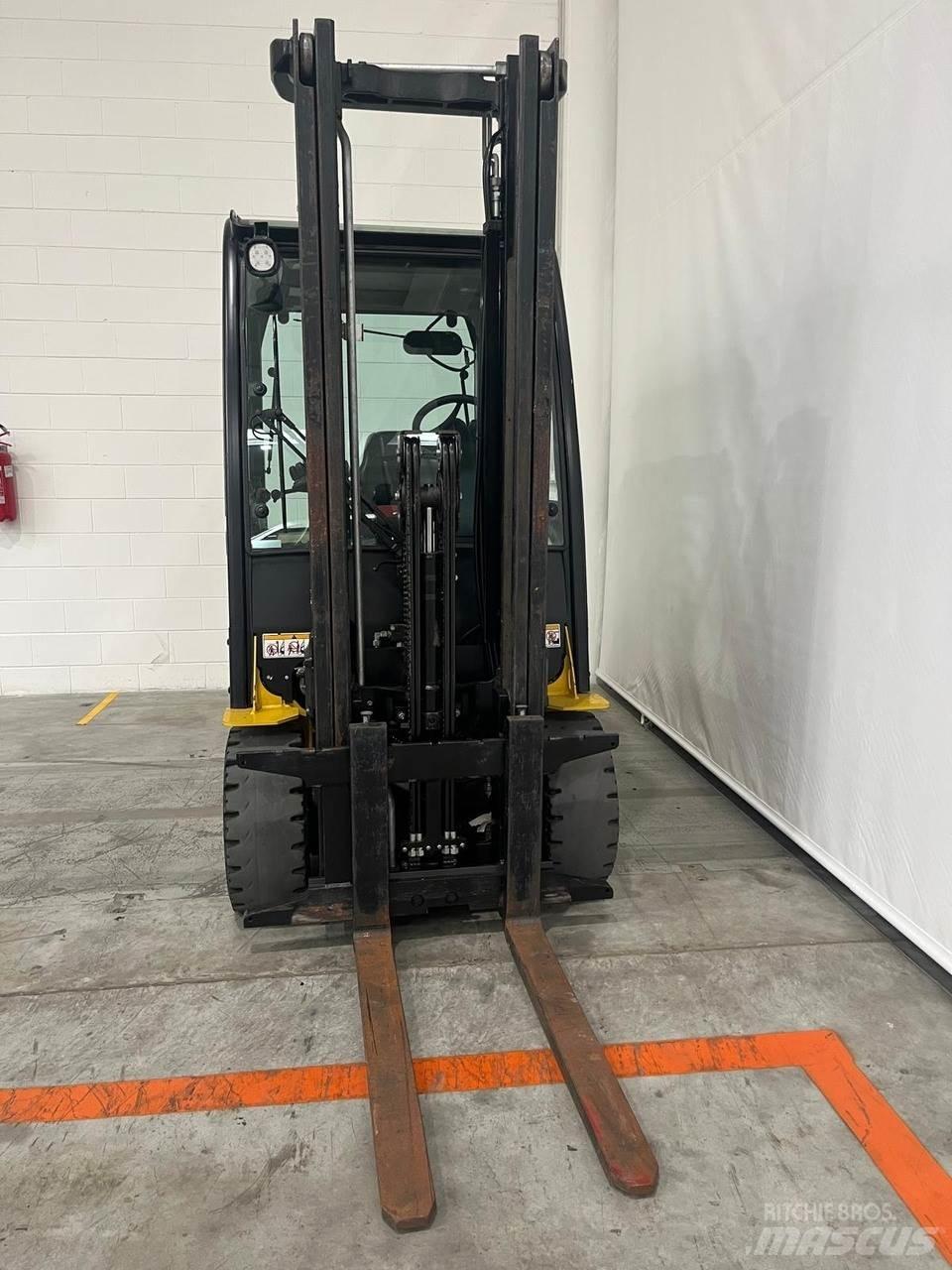 Yale ERP30VL شاحنات ذات رافعات شوكية تعمل بالكهرباء