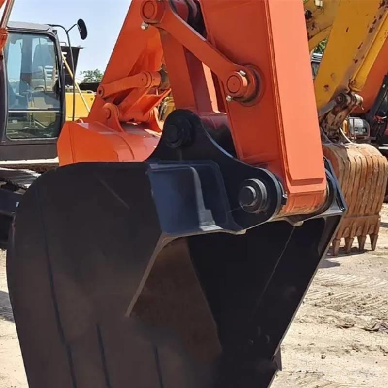 Hitachi ZX 210 حفارات زحافة