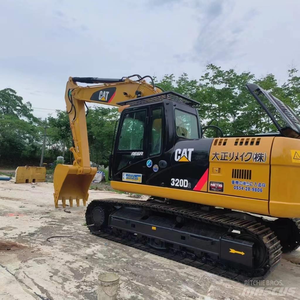 CAT 320D2 حفارات زحافة