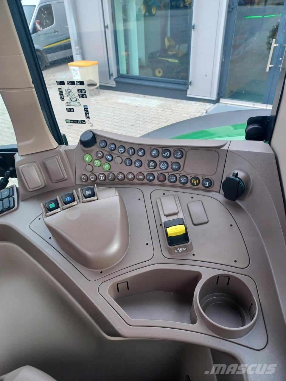 John Deere 6110M الجرارات