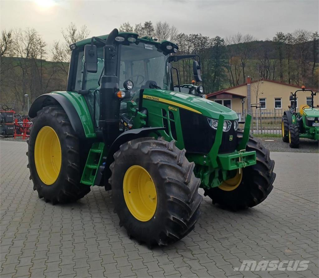 John Deere 6110M الجرارات