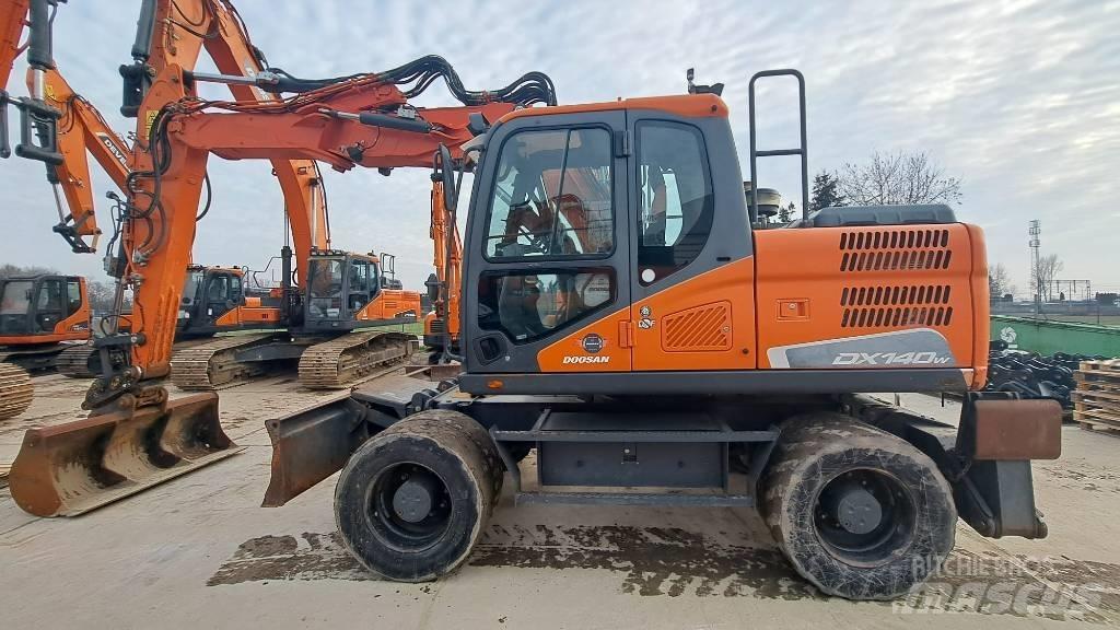 Doosan DX140W-5 حفارات بعجل