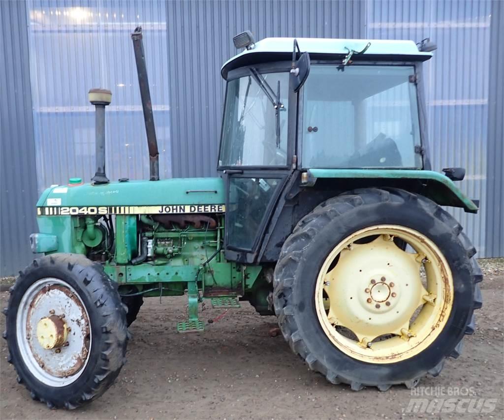 John Deere 2040 S الجرارات