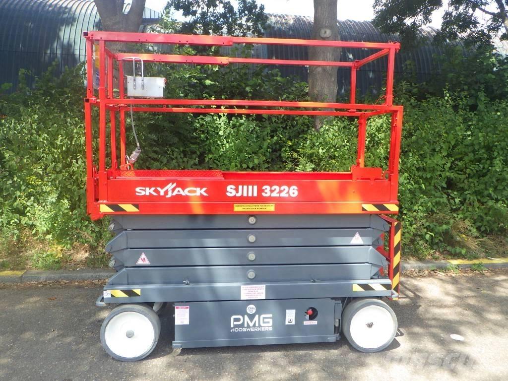 SkyJack SJ3226 رافعات مقصية الشكل