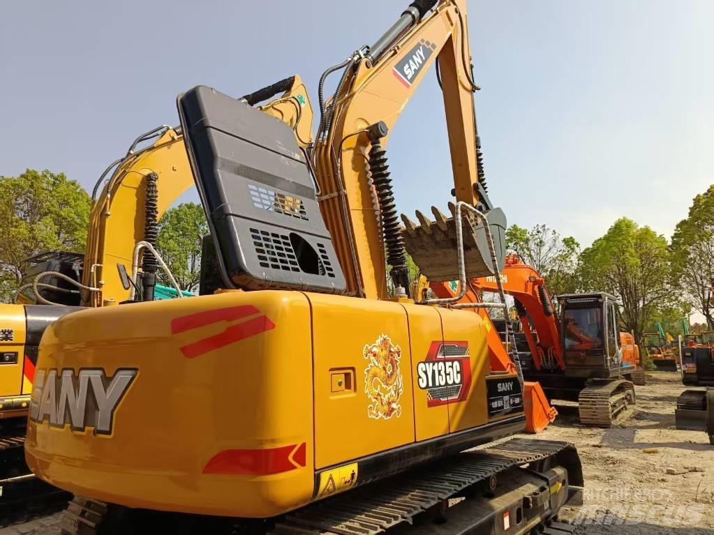 Sany SY135C حفارات زحافة