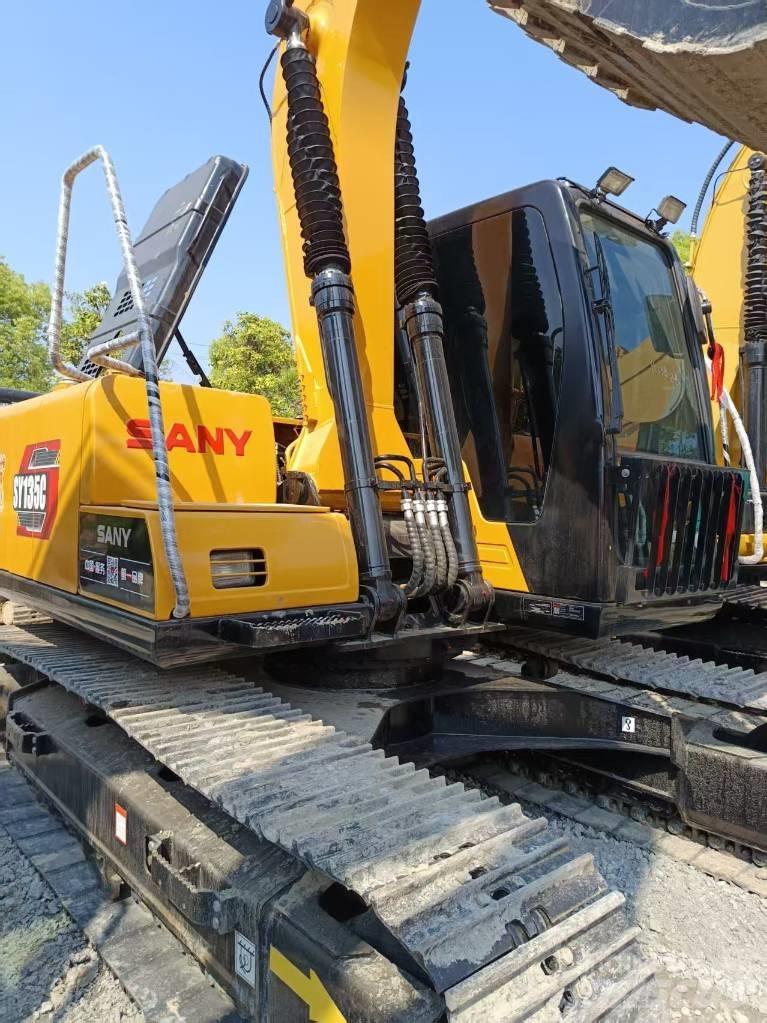 Sany SY135C حفارات زحافة