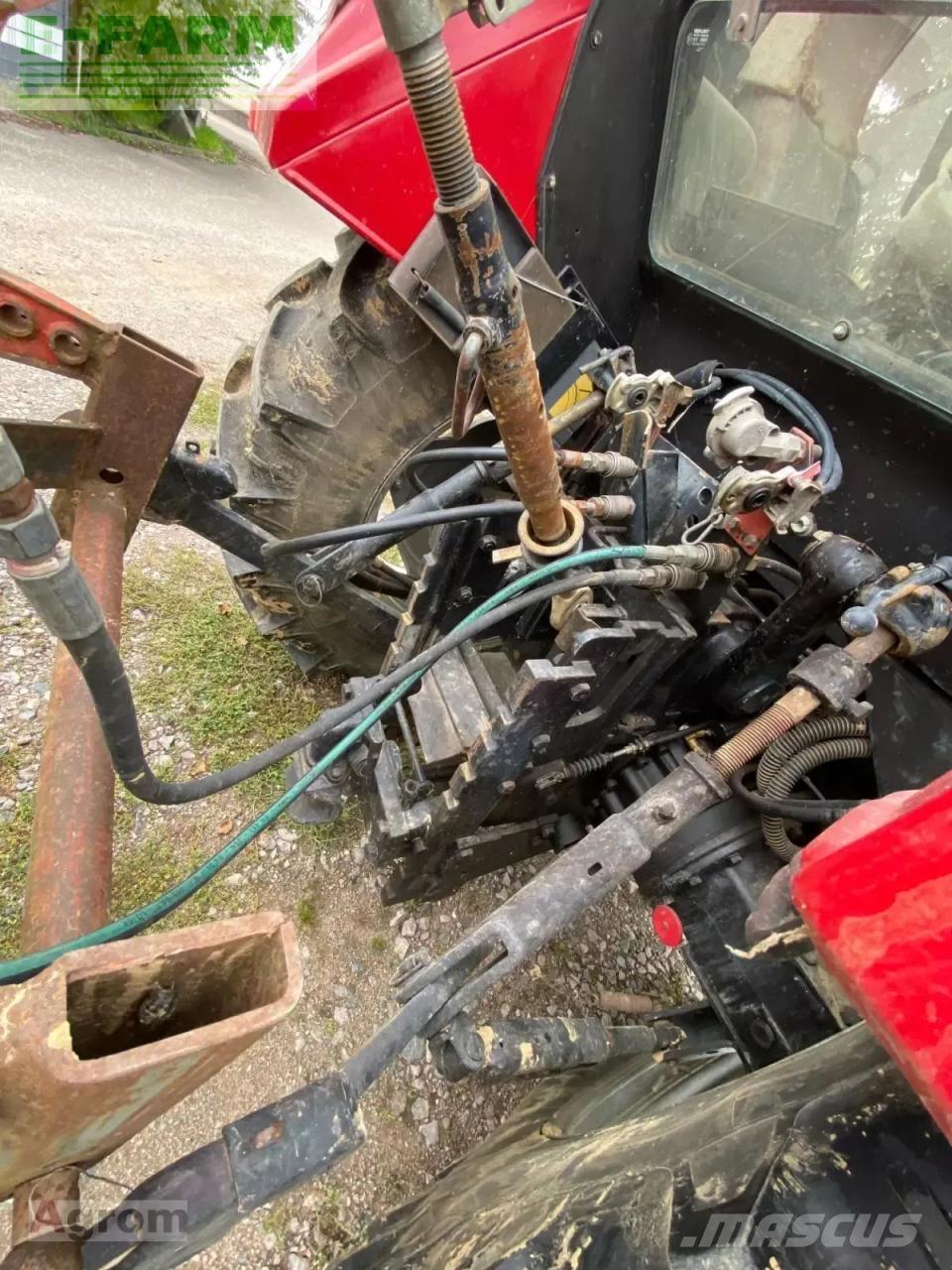 Case IH 844 a الجرارات