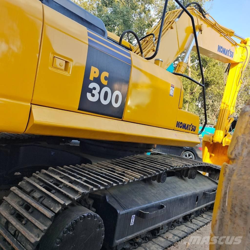 Komatsu PC 300 حفارات زحافة