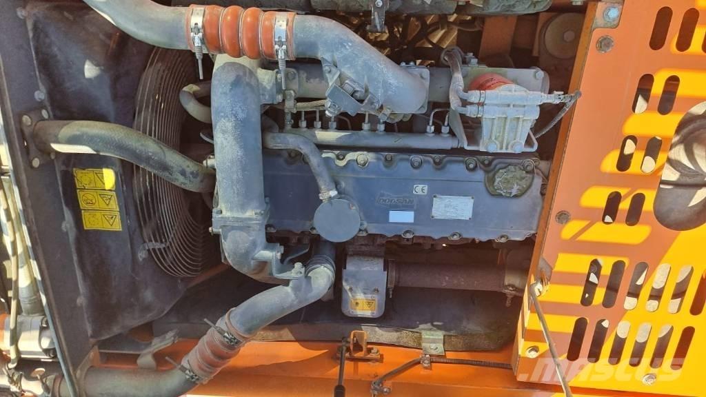 Doosan DX 225 حفارات زحافة