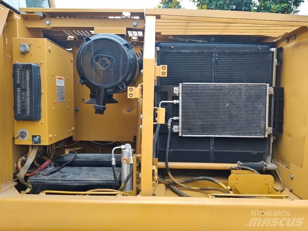 CAT 320 C L حفارات زحافة