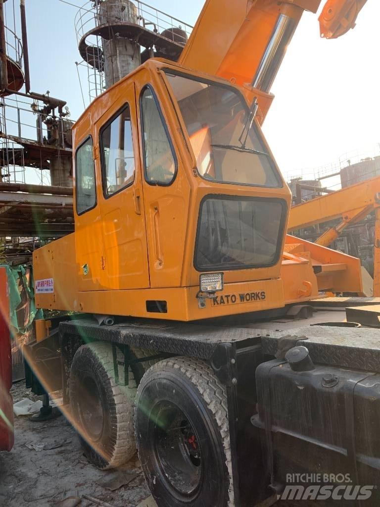 Kato NK 250 E رافعات صالحة لكل أنواع الطرق